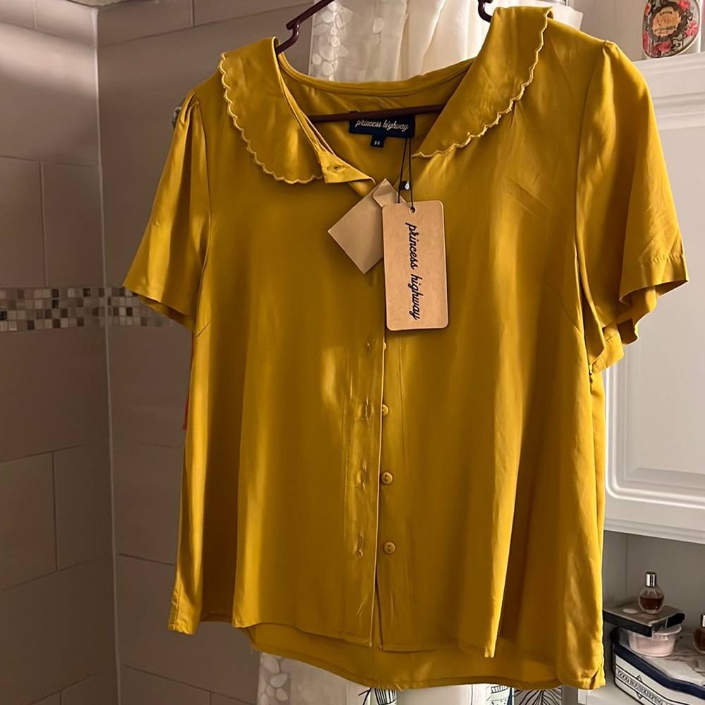 Princess Highway Size 8 US/14 AUS gold collared blouse